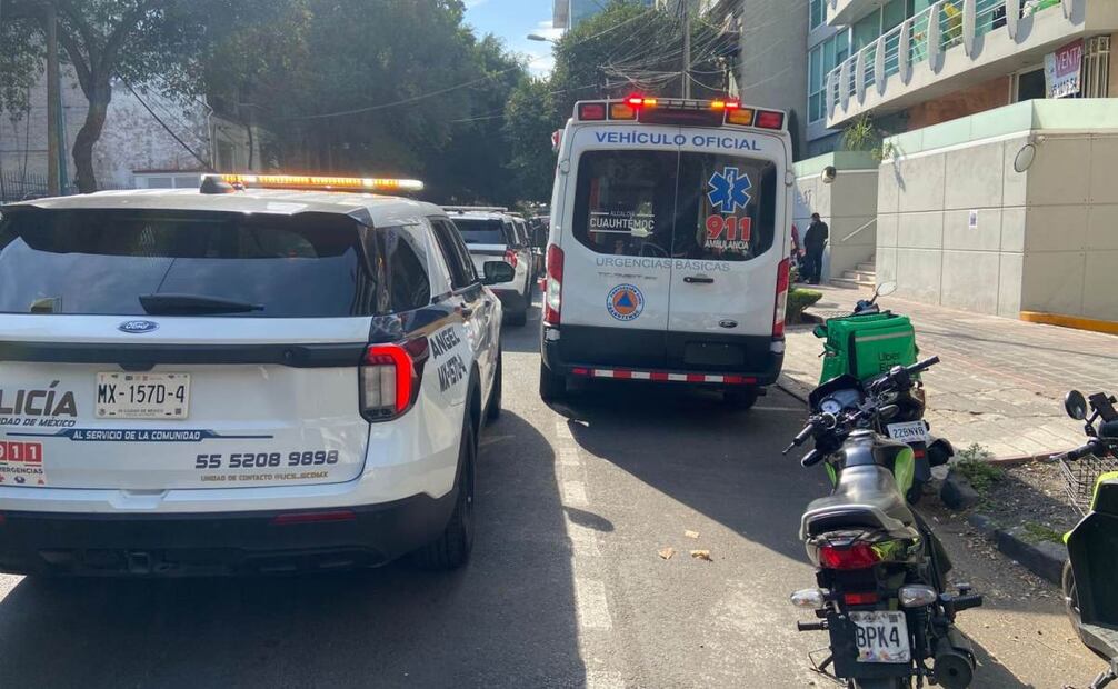 El incidente ocurrió cerca de las dos de la tarde en el cruce de las calles Hamburgo y Dinamarca, en la colonia Juárez, alcaldía Cuauhtémoc.
Foto: Juan Carlos Williams.