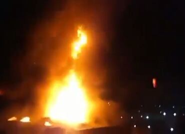 Vecinos captan momento del incendio en supermercado de GAM