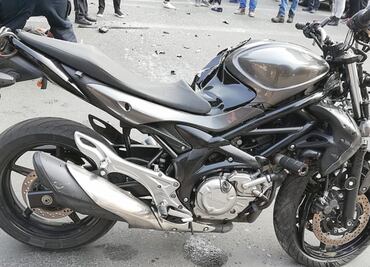 Colombianos roban a mujer y chocan contra camioneta