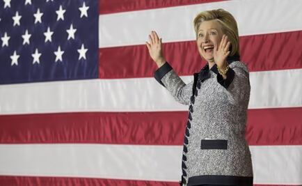 Clinton wins DC primary, meets with Sanders