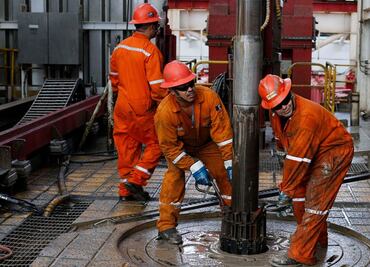 Ingresos petroleros ven caída de 43.7%