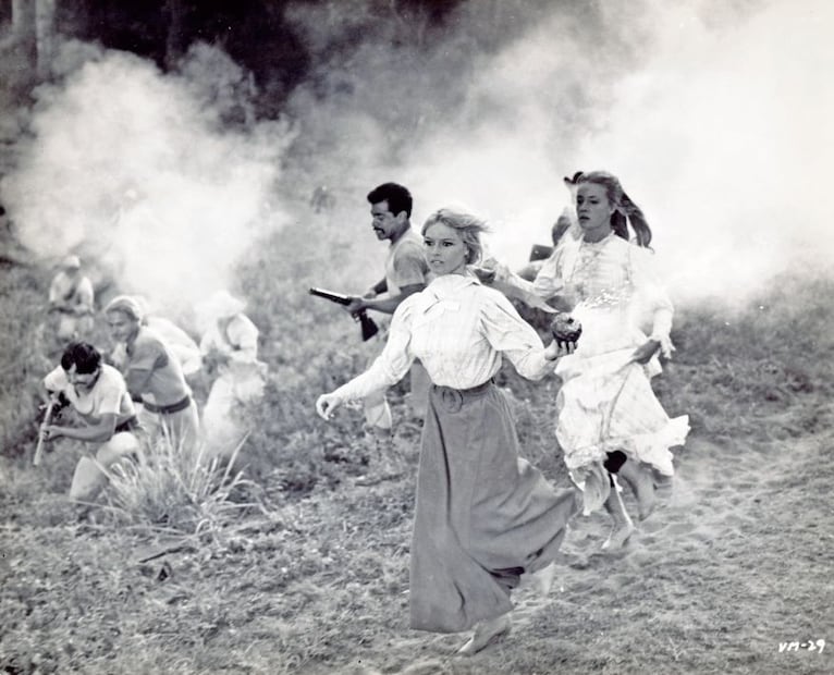 En ¡Viva María! (1965), las soberanas del cine francés encabezan la insurrección. Crédito: Mil Nubes-Foto