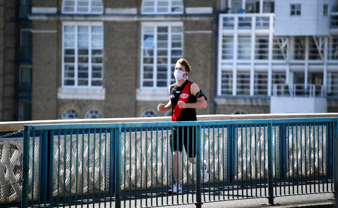 El Gobierno británico se ha propuesto llevar a cabo diariamente 100 mil test antes del próximo jueves (Foto: AP)