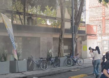 Víctimas de violencia rompen vidrios de la Fiscalía de la CDMX; bloquean Río de la Loza