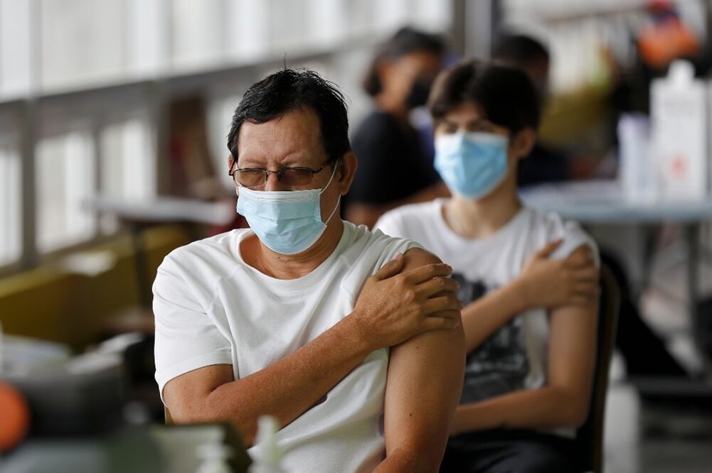 La EMA ha indicado que administrar dosis constantemente generaría una respuesta inmune menor a las vacunas. Foto: Xinhua / Rafael Ochoa 