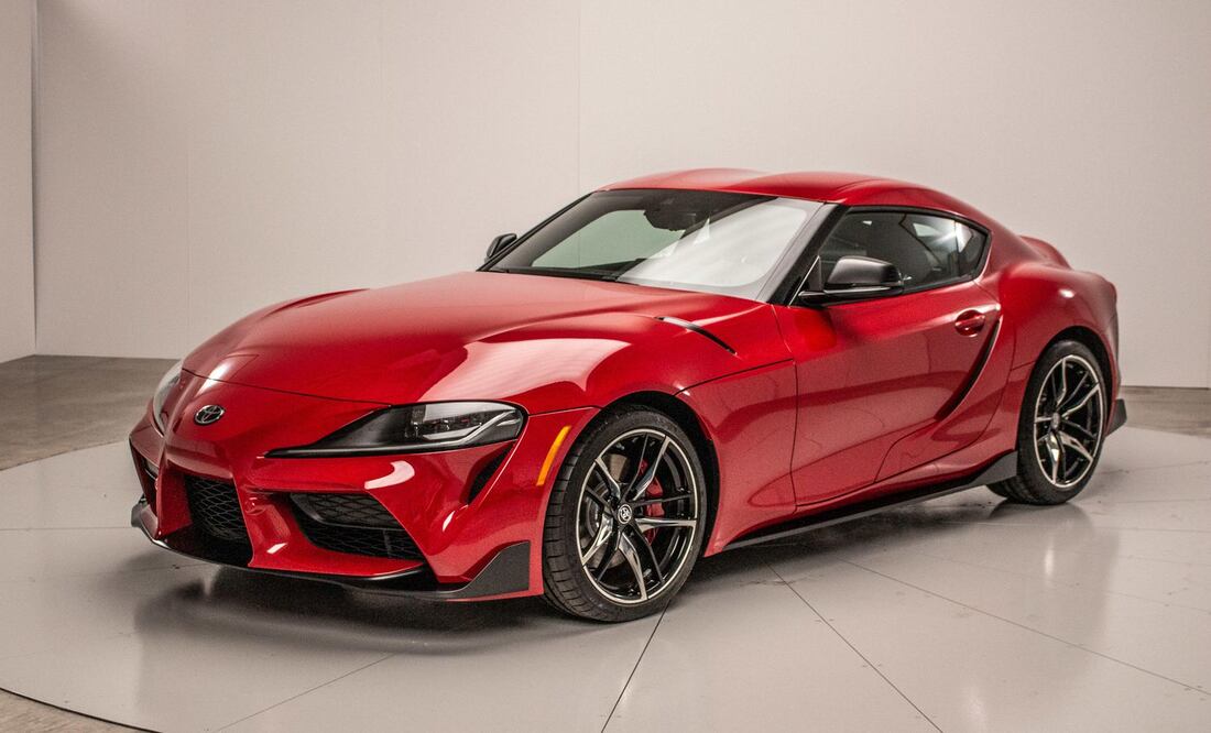 Sale de línea de ensamblaje el primer Toyota Supra 2020