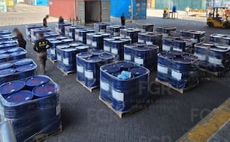 Aseguran más de 54 mil litros de precursores químicos; fueron hallados en la aduana de Manzanillo, Colima 