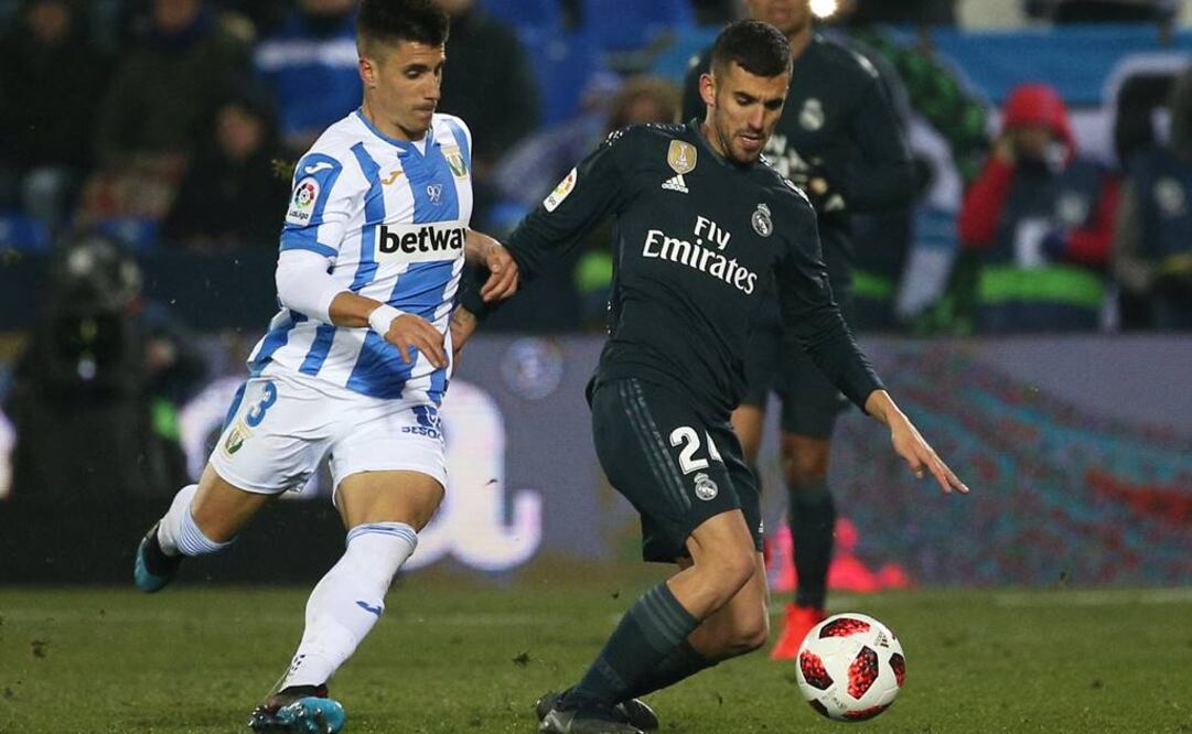 Jugadores del Real Madrid y del Leganés disputando un balón.  FOTO/REUTERS