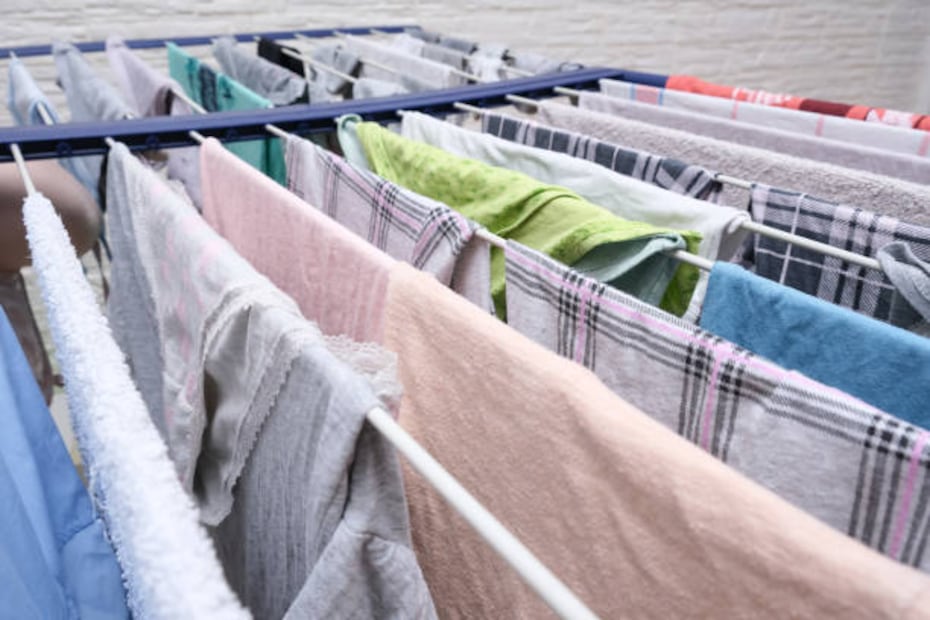 Para conservar mejor tu ropa bordada recuerda que es preferible secarla al aire libre con sombra y guardarla en un lugar seco y limpio. Foto: Unsplash