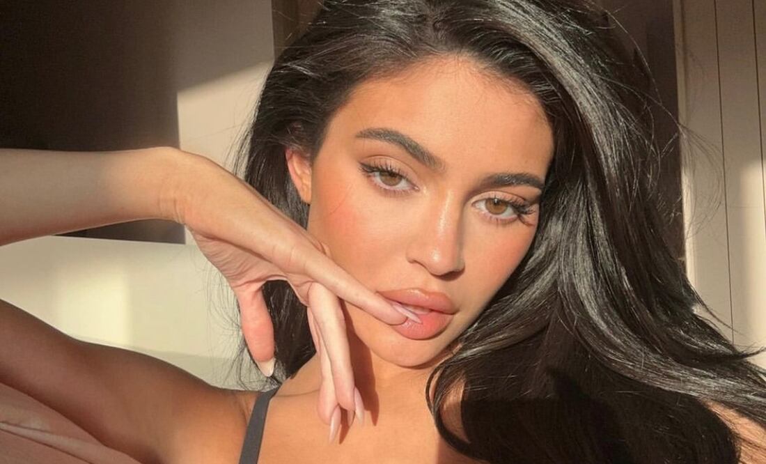 Kylie Jenner lució un exótico vestido de Schiaparelli en la Semana de la Alta Costura / Foto: Instagram @kyliejenner