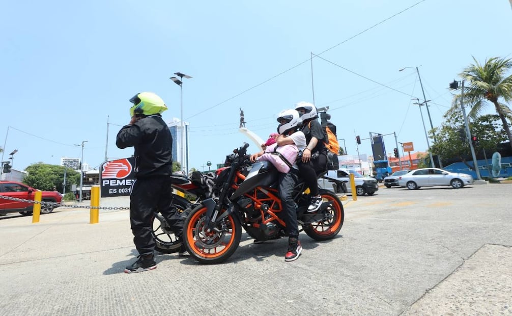 Con sólo 11 años, Emilio ya conduce una motocicleta deportiva 600 cc durante el Acamoto 2026 (17/05/2026). Foto: Especial