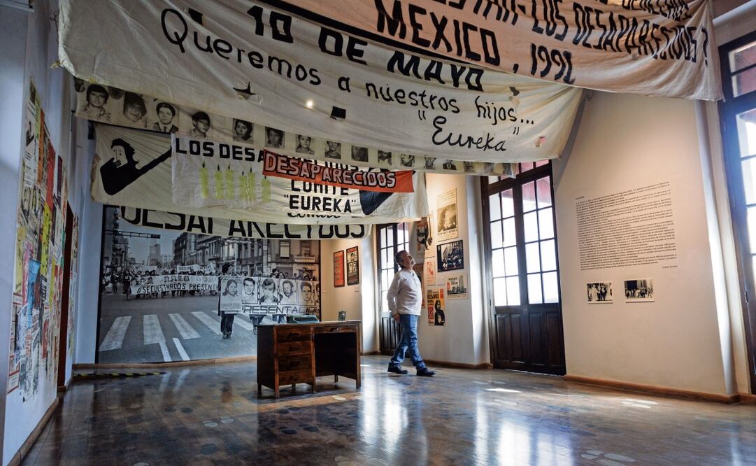 Exhibe carteles de búsqueda y pancartas.
Foto: Yaretzy M. Osnaya / EL UNIVERSAL