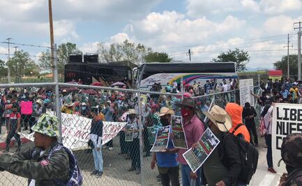 Marchan al Amate por liberación de normalistas