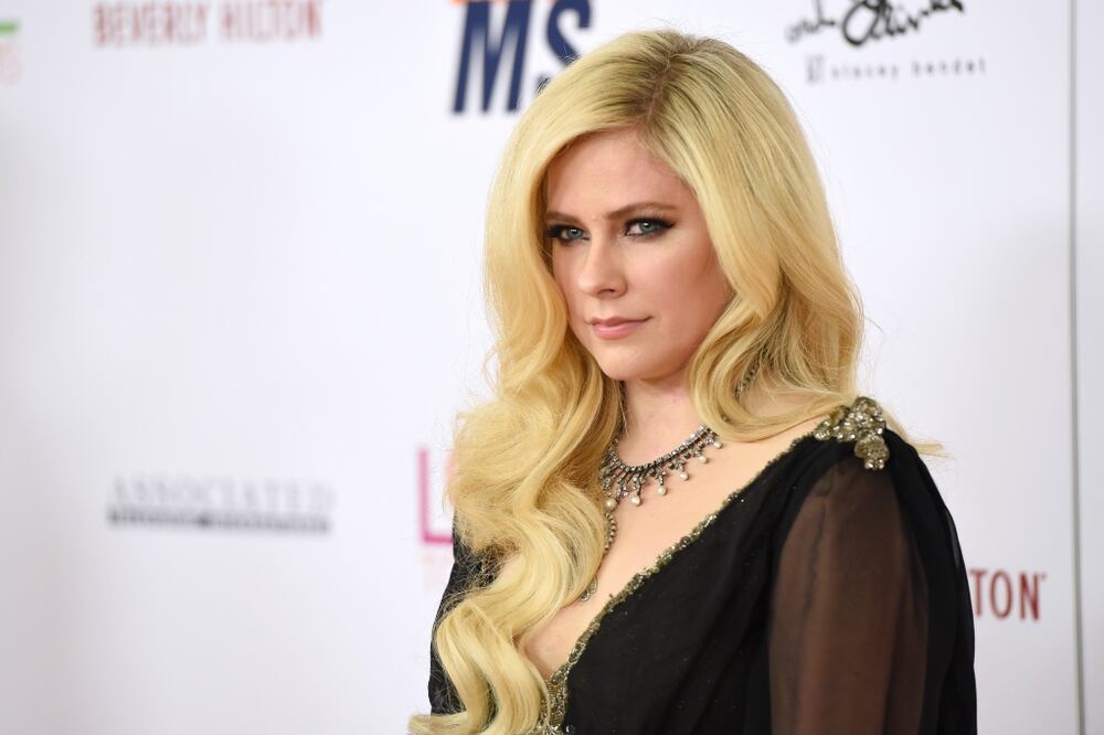 Avril Lavigne estrena nuevo video musical con estilo gótico Foto:AP