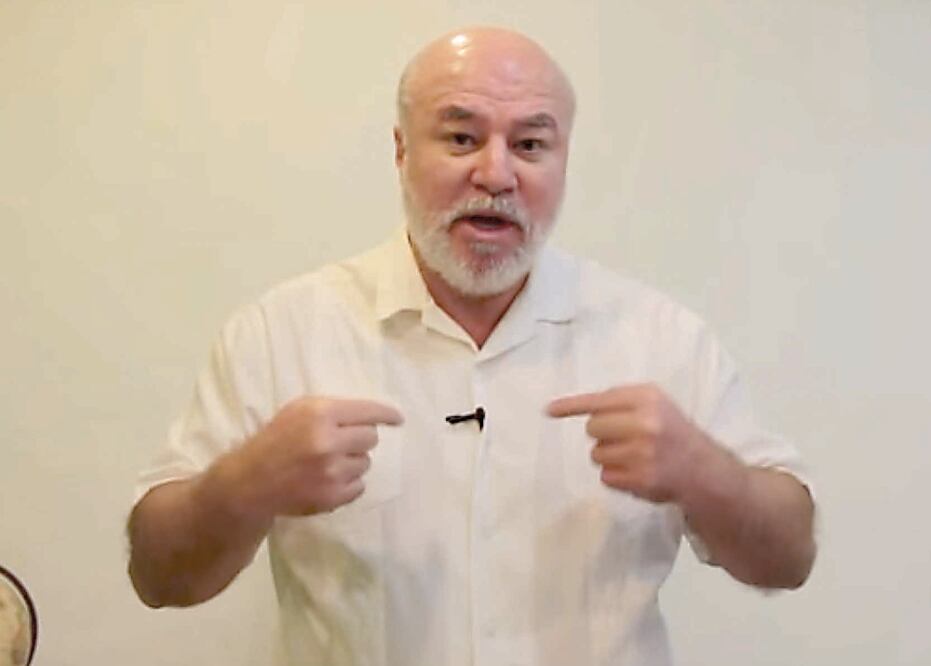 El diputado Manuel Clouthier subió un video a redes sociales para explicar el derecho a participar en la política sin ser apoyados por un partido político (TOMADA DE YOUTUBE)