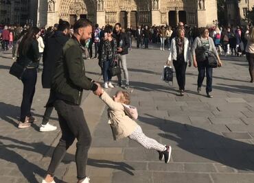 Encuentran a protagonistas de foto tomada antes del incendio en Notre Dame