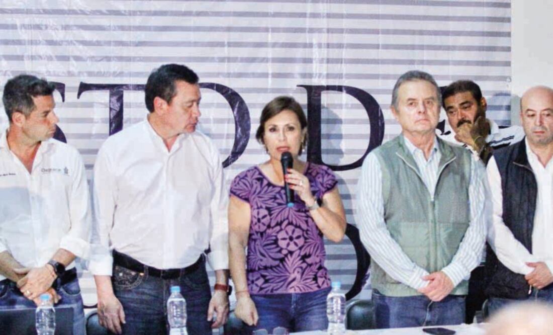 Miguel Ángel Osorio, titular de la Segob (segundo de izq. a der.) y Rosario Robles, titular de la Sedatu, informaron sobre el censo de afectados (CORTESÍA)