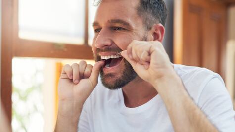 ¿Te sangran las encías? Estaría relacionado con el Alzheimer