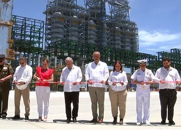 AMLO inaugura primera etapa de la Refinería de Dos Bocas