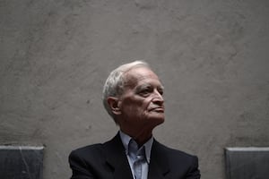 Vestir las armas: reseña de Naturaleza de la novela de Luis Goytisolo