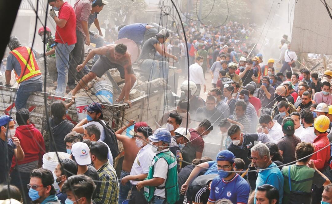 El mandatario capitalino expuso que se han demolidos 28 edificios y 55 edificios multifamiliares están ya aprobados para su derribo. Foto: Archivo