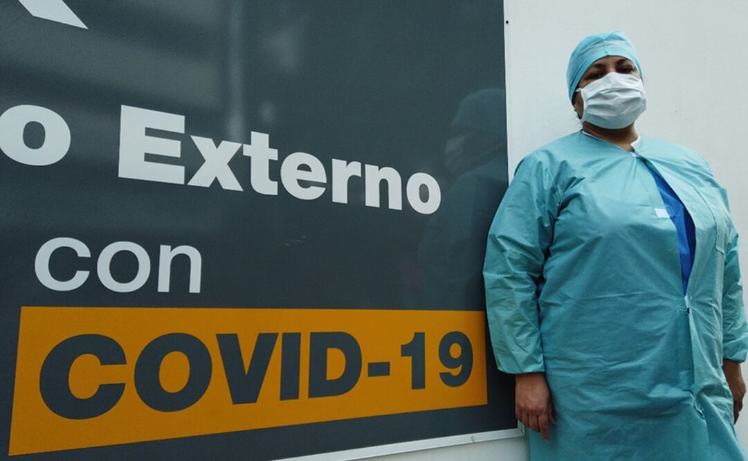 En un hospital privado de la colonia Roma, la doctora Fabiola del Carmen Ramírez lucha a diario por salvar vidas durante esta pandemia sin dejar de sonreír a los enfermos y a sus familiares. Fotos: ESPECIAL