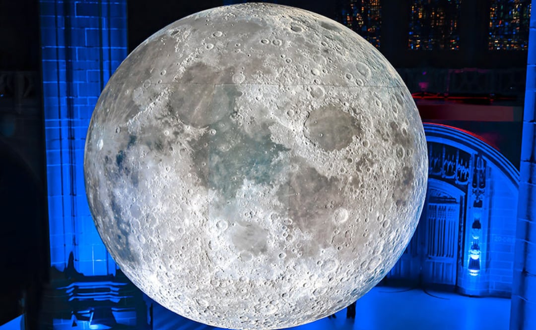 Ve la luna de cerca en el FILUX 2026, sobre Paseo de la Reforma. Foto: FILUX 2026