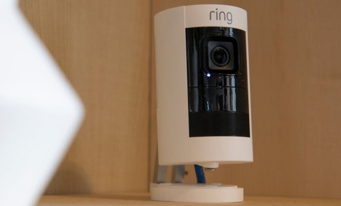 Una madre publicó un video que muestra cómo fue hackeada la cámara inteligente colocada en la habitación de su hija de 8 años