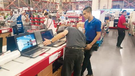 Confianza del consumidor cae 3.1% en enero pese a menor inflación 