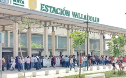 Maestros de la CNTE protestan en estación del Tren Maya en Yucatán; amagan con seguir las movilizaciones