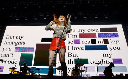 Paramore prende con su energía el Corona Capital; le avientan un Simi