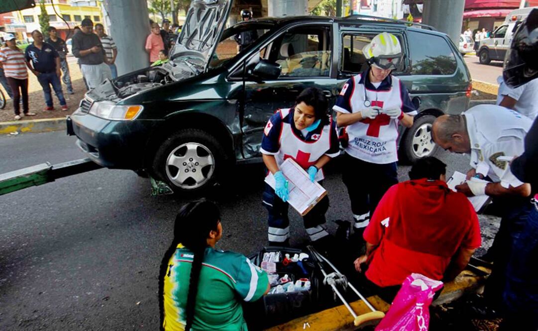 Accidente en Fray Servando Teresa de Mier, a la altura de la calle Lázaro Pavia, en la colonia Jardín Balbuena. (Foto: Fernando Ramírez / EL UNIVERSAL)