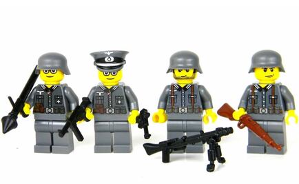 Asociación judía pide a Ebay y Amazon retirar muñecos nazis