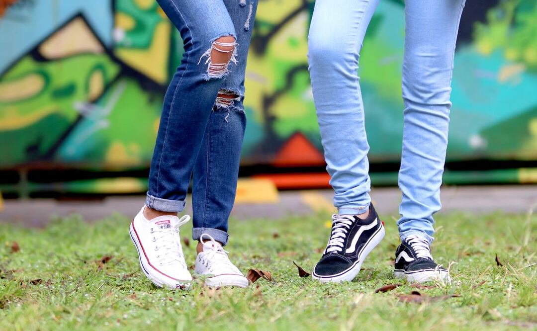 Los skinny jeans se mantienen entre los favoritos de muchas / Foto: Pexels