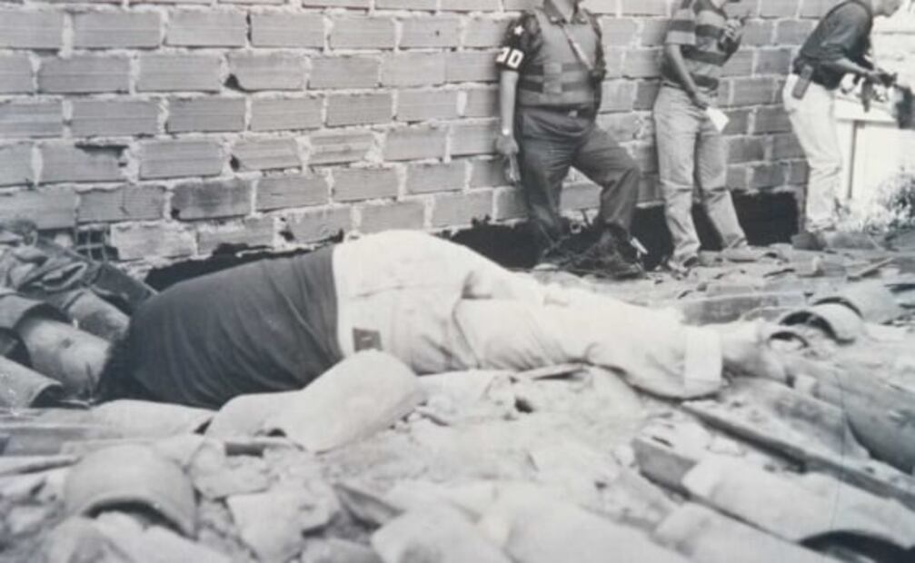 Descalzo y con una llamada telefónica como anzuelo, así fue “cazado” Pablo Escobar en 1993