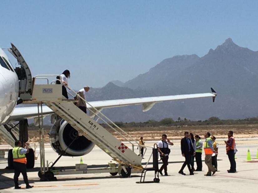 “¡Apúrense, si no nos van a dejar!”: crónica de un vuelo de López Obrador
