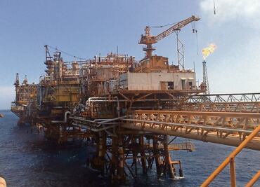 Hombres armados y encapuchados asaltan plataforma de Pemex en Campeche; no se reportan trabajadores lesionados