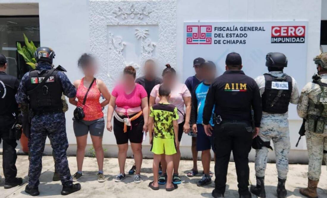 Se rescató a 7 migrantes cubanos entre ellos 3 hombres, 3 mujeres y un menor de edad que eran víctimas de extorsión en Chiapas (30/04/2025). Foto: Cortesía FGE
