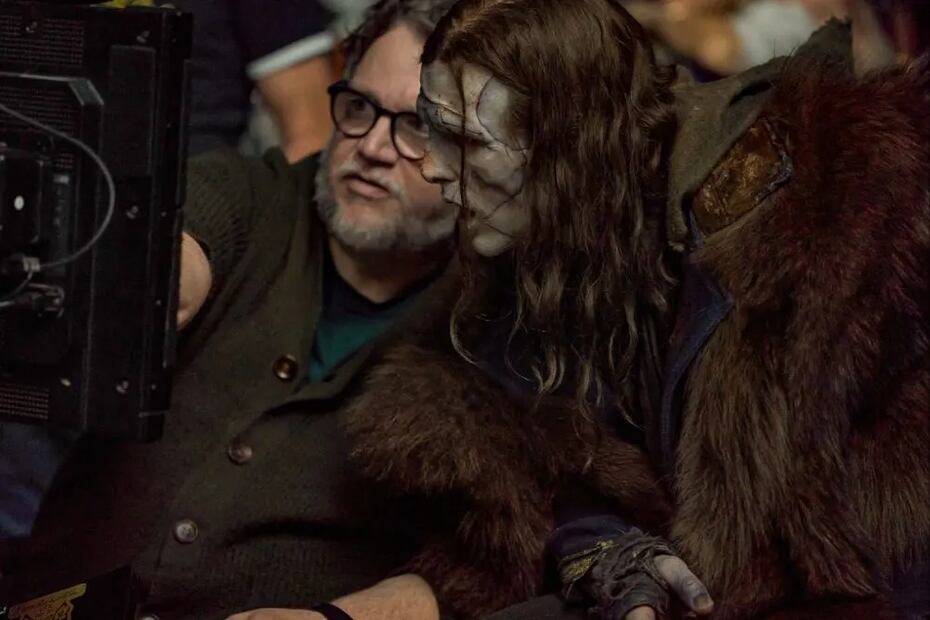 Jacob Elordi y Guillermo del Toro en el rodaje de Frankenstein. Foto: Netflix