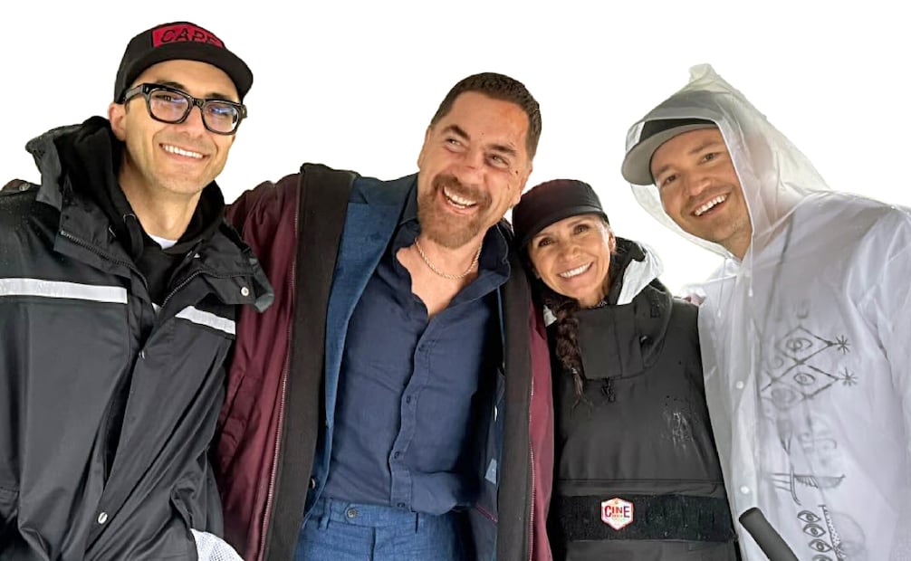 Celiana junto Nick Antosca, creador de la serie, Javier Bardem y el productor Alex Heldum. Foto: Celiana Cárdenas 
