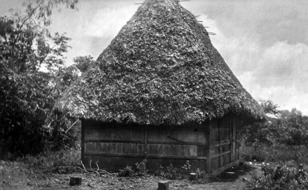 Choza donde asesinaron a Venustiano Carranza el 21 de mayo de 1920. En “México-Tlaxcalantongo”, Urquizo afirmó que un informante ubicó el sitio específico donde dormía el mandatario, para que los hombres de Herrero abrieran fuego y “lo remataran” sin fallar. Foto: Mediateca INAH.