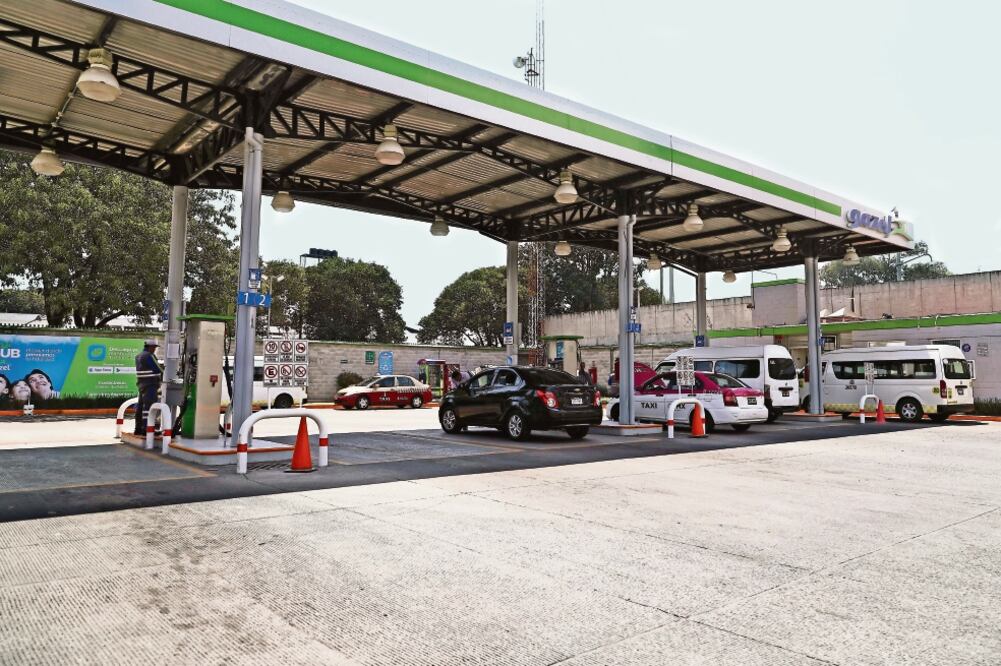 El Gobierno de la Ciudad de México ha otorgado ocho permisos para instalar estaciones de gas natural en diferentes predios (ALEJANDRO ACOSTA. EL UNIVERSAL)