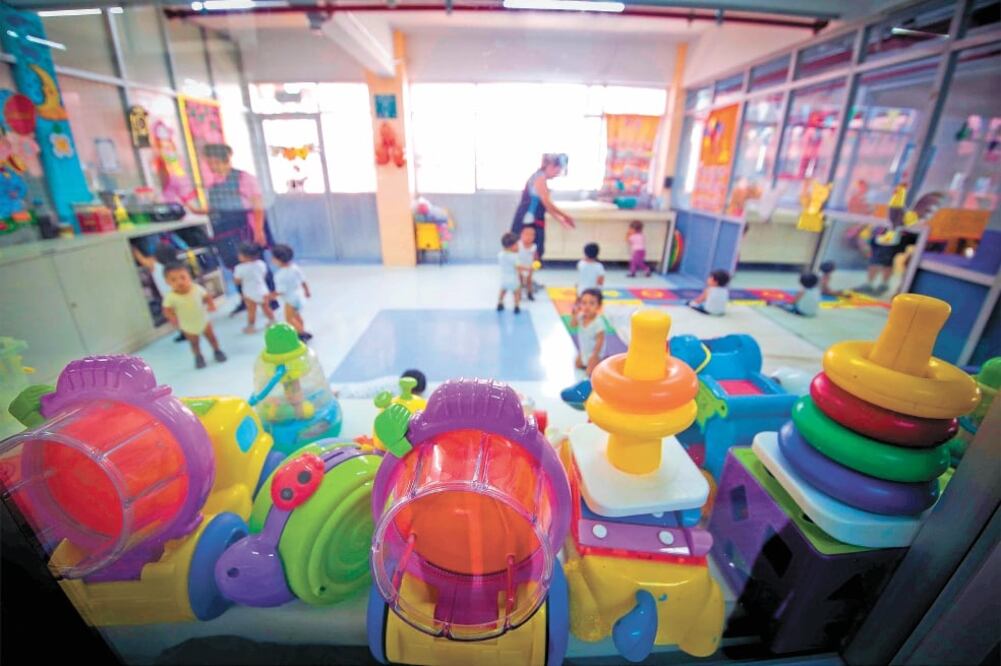 La organización Frente por la Niñez destacó que por jurisprudencia, los juece s están obligados a conceder la suspensión contra la cancelación del programa. Foto: ARCHIVO EL UNIVERSAL