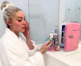 Estas son las mini neveras que tienen obsesionadas a las gurús de belleza