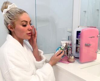 Estas son las mini neveras que tienen obsesionadas a las gurús de belleza