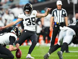 NFL: Cam Little consigue el gol de campo más largo en la historia