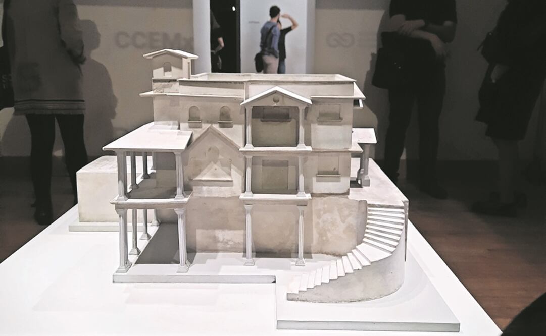 Copias del abandono, en el Centro Cultural de España en México, muestra maquetas de casas en obra negra en Tlaxcala. Foto: Gabriel Pano / EL UNIVERSAL