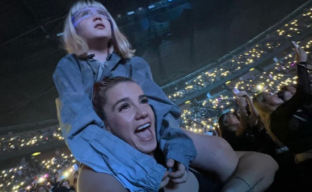 Krista Montes y su hija Alabama disfrutando de un concierto de Kimberly Loaiza. Foto: Instagram oficial.