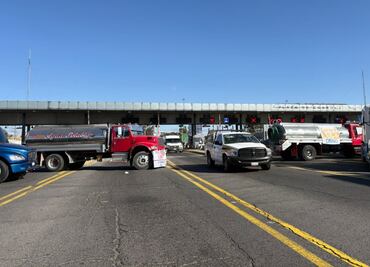 Piperos bloquean la México-Querétaro; exigen que se liberen los pozos asegurados en operativo