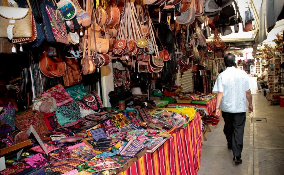 A partir de mañana y hasta el domingo, el tradicional mercado de artesanías ubicado en la calle de Balderas, ofrecerá diversas actividades culturales. FOTO: Archivo.
